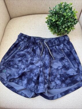 Athleta Navy Tie-Dye Performance Shorts girls 7